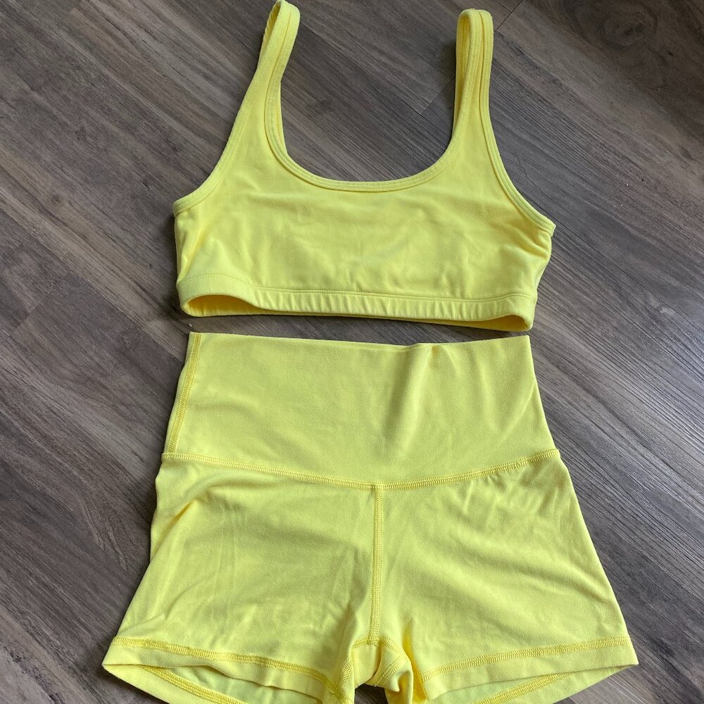 ARITZIA TNaction TNABUTTER ATMOSPHERE 3'' shorts & bra top